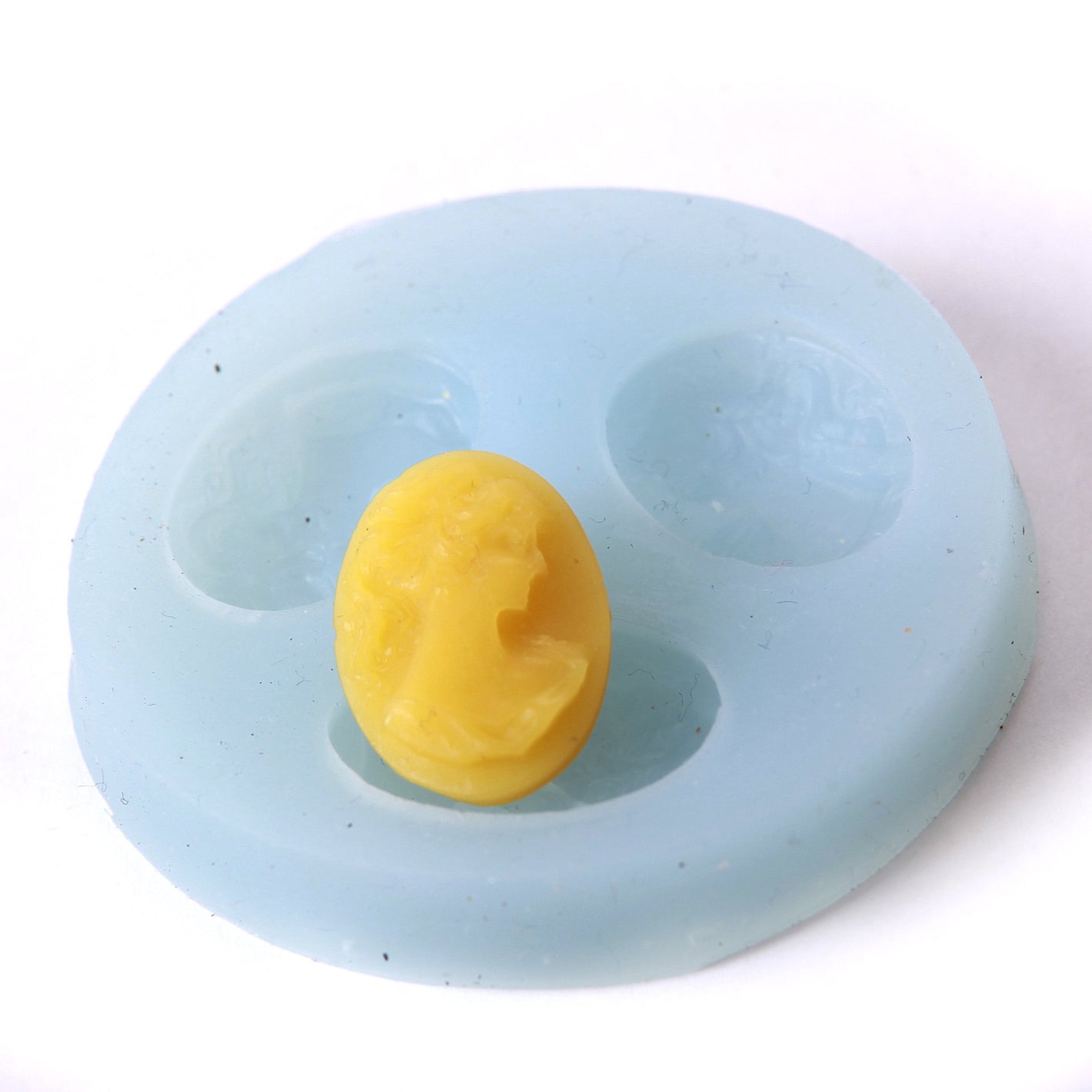 Oval Cameo Silicone Mould (3 Cavity)